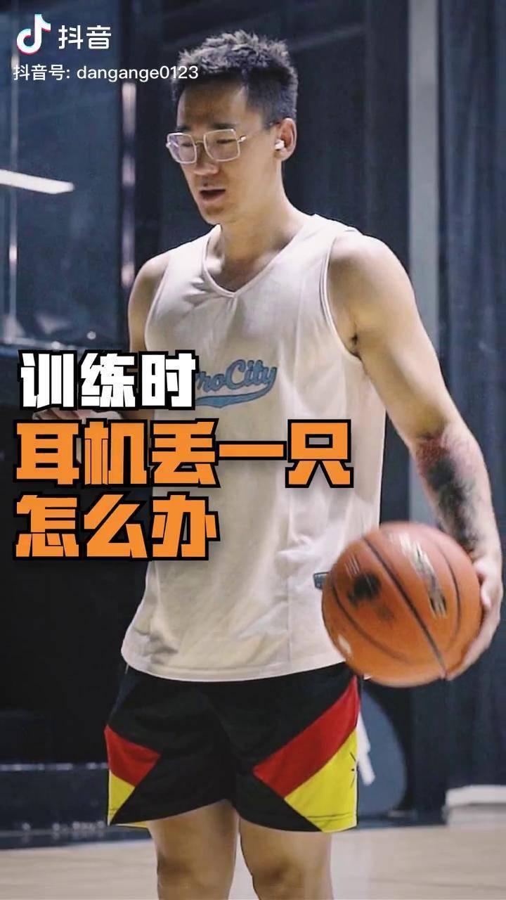 篮球老将如何通过瑜伽提升柔韧性_1